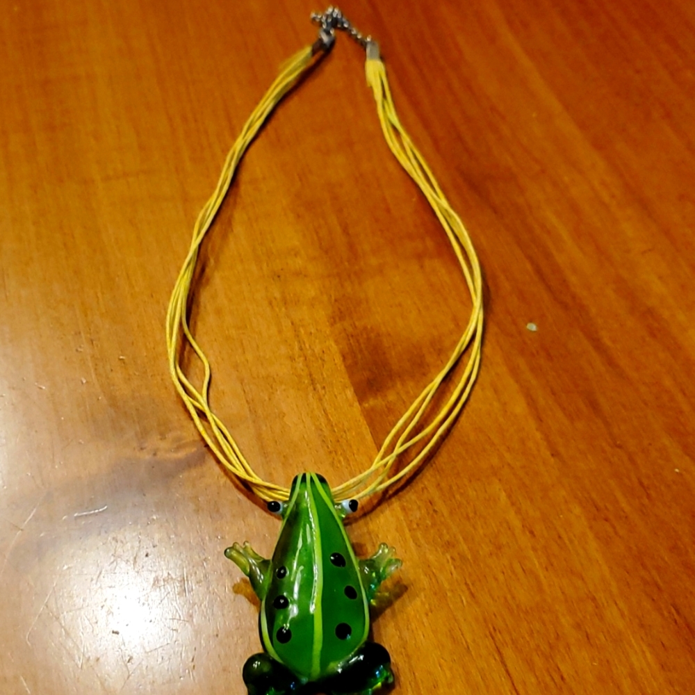 18" glass frog necklace